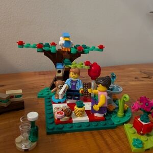 LEGO Treehouse Play Set - Red, Green, Blue
